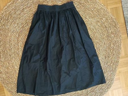 Minimalistischer Rock von Cos