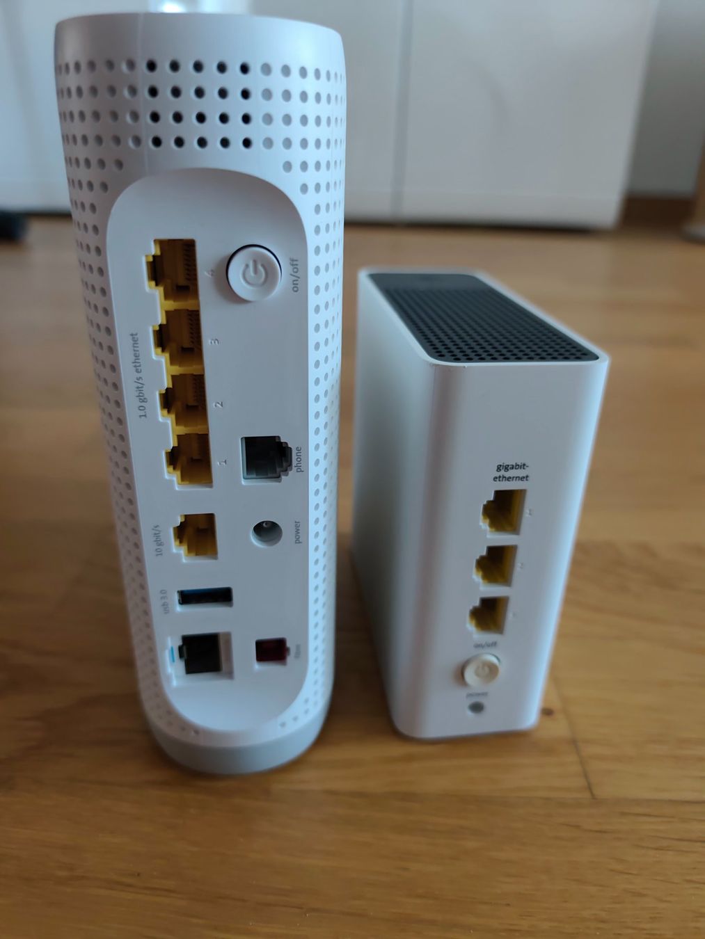 Swisscom Modems & Router: Perfektes Swisscom Set - Internet Box 5 pro + WLAN Box – Gebraucht aus Berikon von Bulle 3
