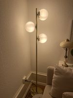 Stehlampe mit Kugeln