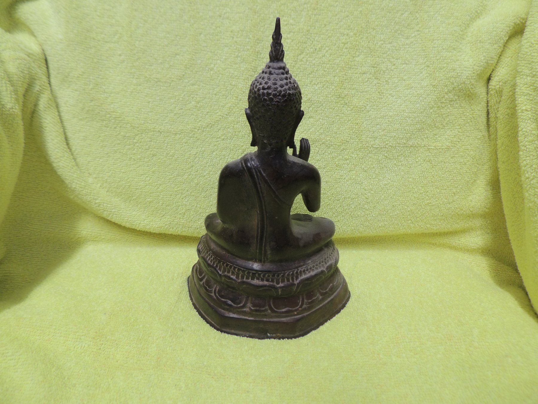 Statuette: Buddha aus Metall hebt rechte Hand – Usato da Mollis venduto da Hg 2