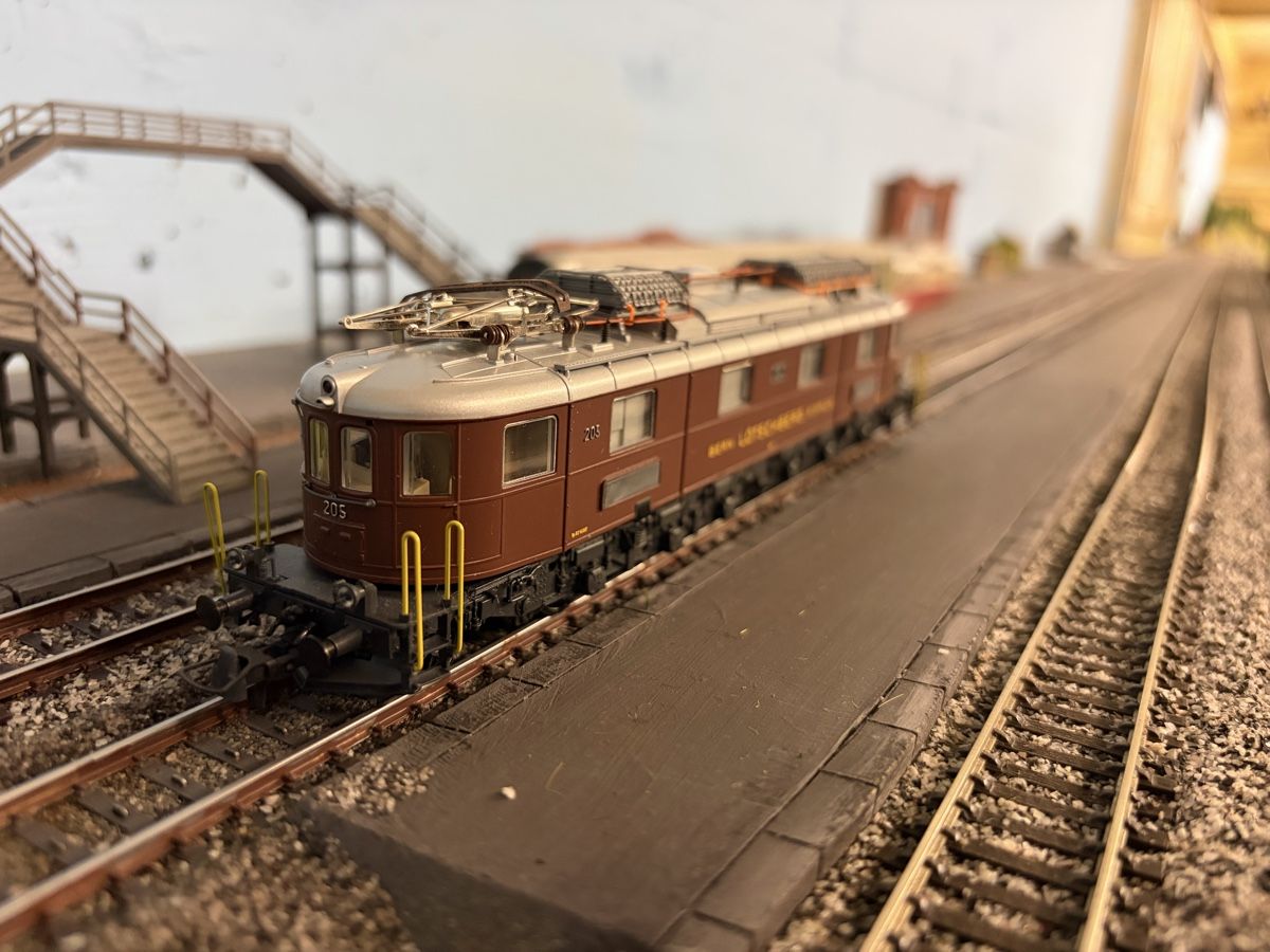 Roco Modelleisenbahnen: BLS Ae 6/8 205, Roco – Gebraucht aus Rochefort von ise_c7lc