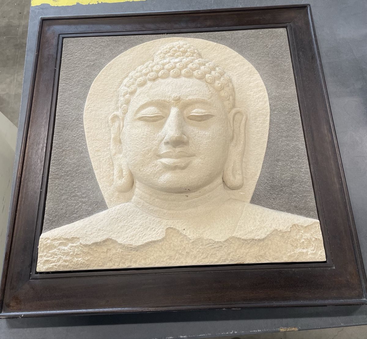 Poster & Bilder: Buddha Relief Beige Stein Holzrahmen – Gebraucht aus Gossau SG von a.rej00