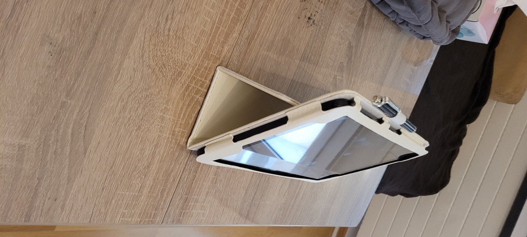 Cover & Protezioni schermo: Samsung Tablet Hülle Cover 10.1 Weiss – Usato da Adlikon b.Regensdf venduto da ChriZ86 5