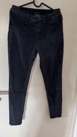 Schwarze elastische Jeans, Gr. 38