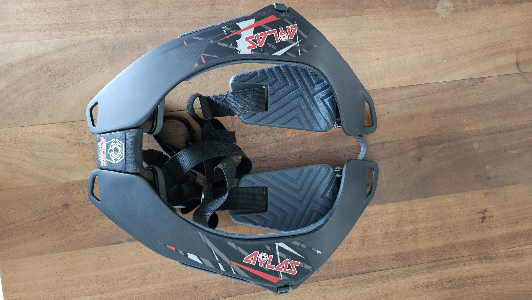 Protezioni & Imbottiture: Atlas Carbon Neckbrace – Usato da Luzern venduto da seb_5kcg 3
