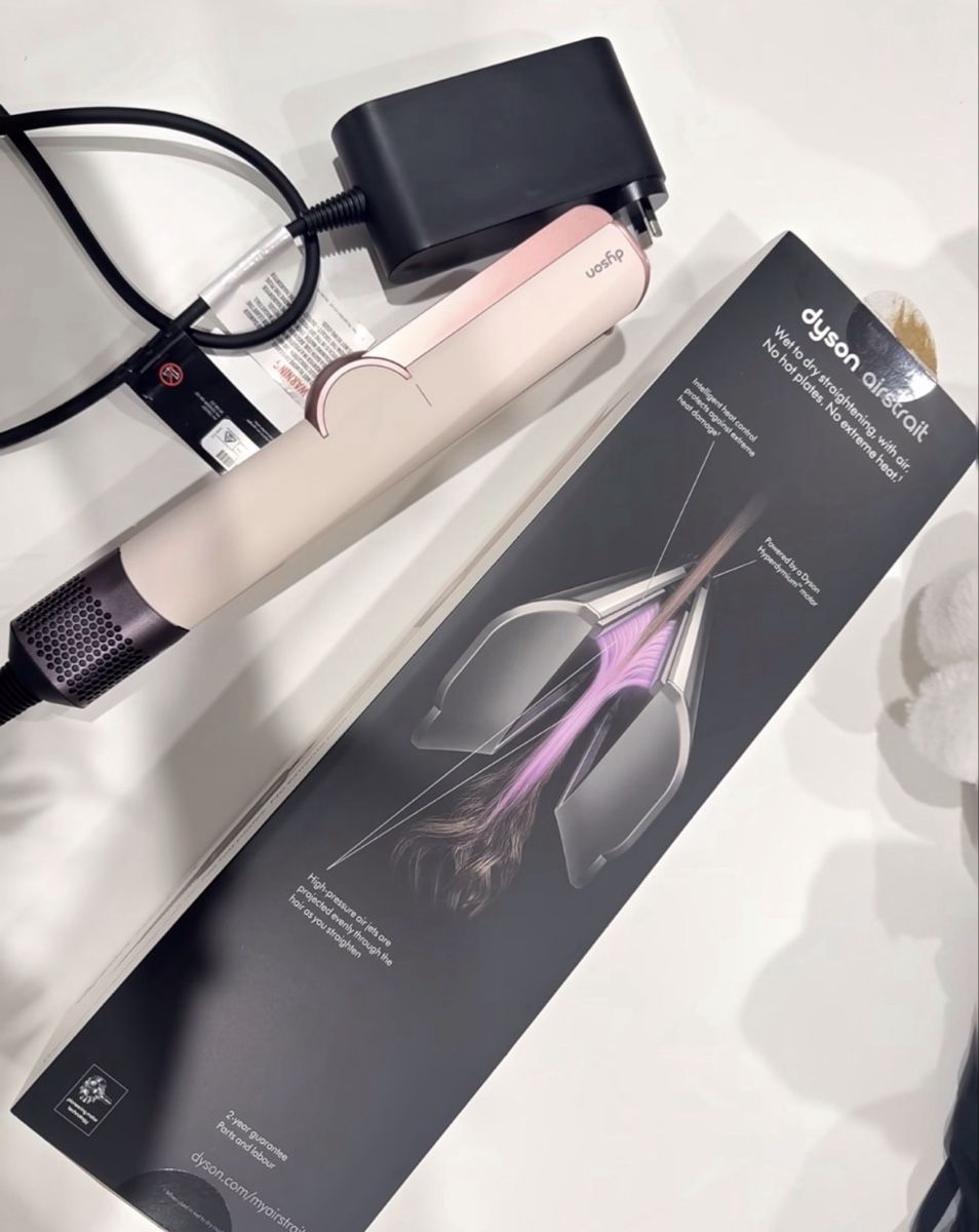 Dyson Föhn: Dyson Airstrait – Neu (gemäss Beschreibung) aus Neuchâtel von xiao_bei 1