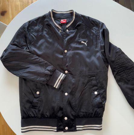 Veste Puma noire taille M, parfait pour le printemps !