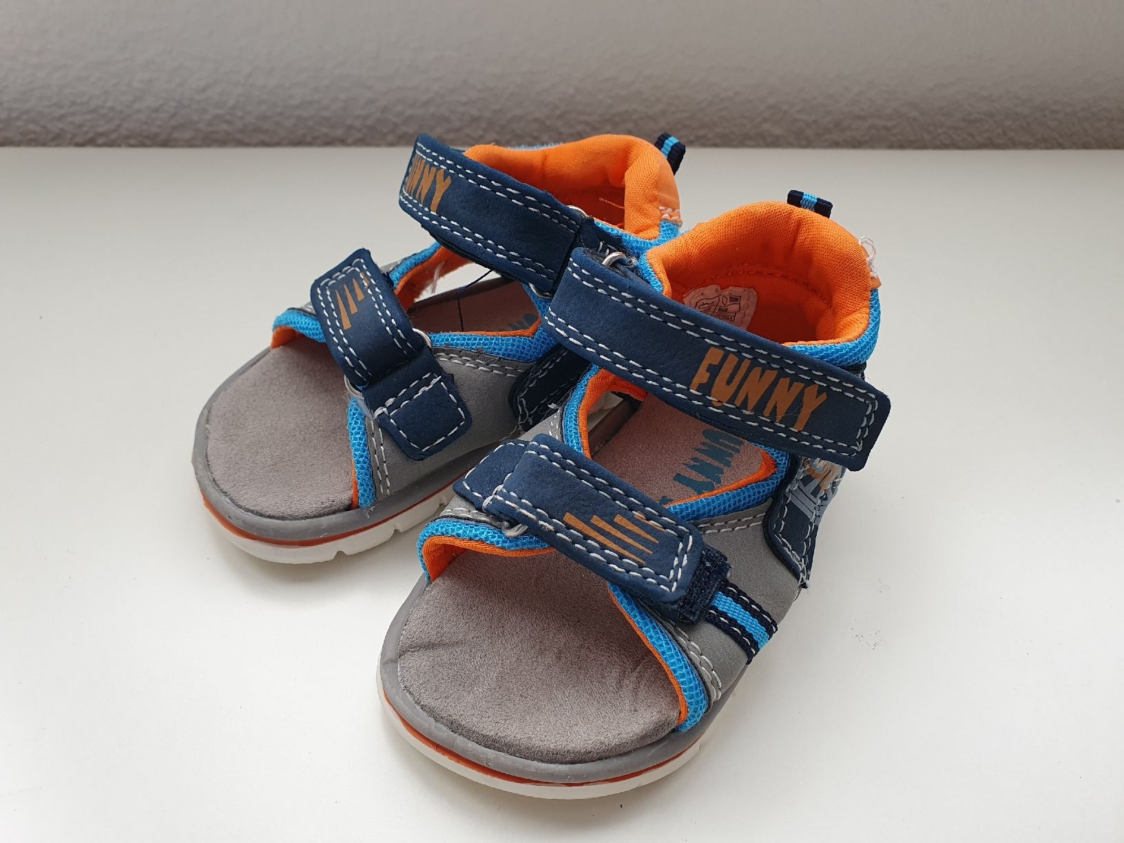 Scarpe per ragazzi: Sandalen kaum getragen Gr 19 – Usato da Niederönz venduto da STI88