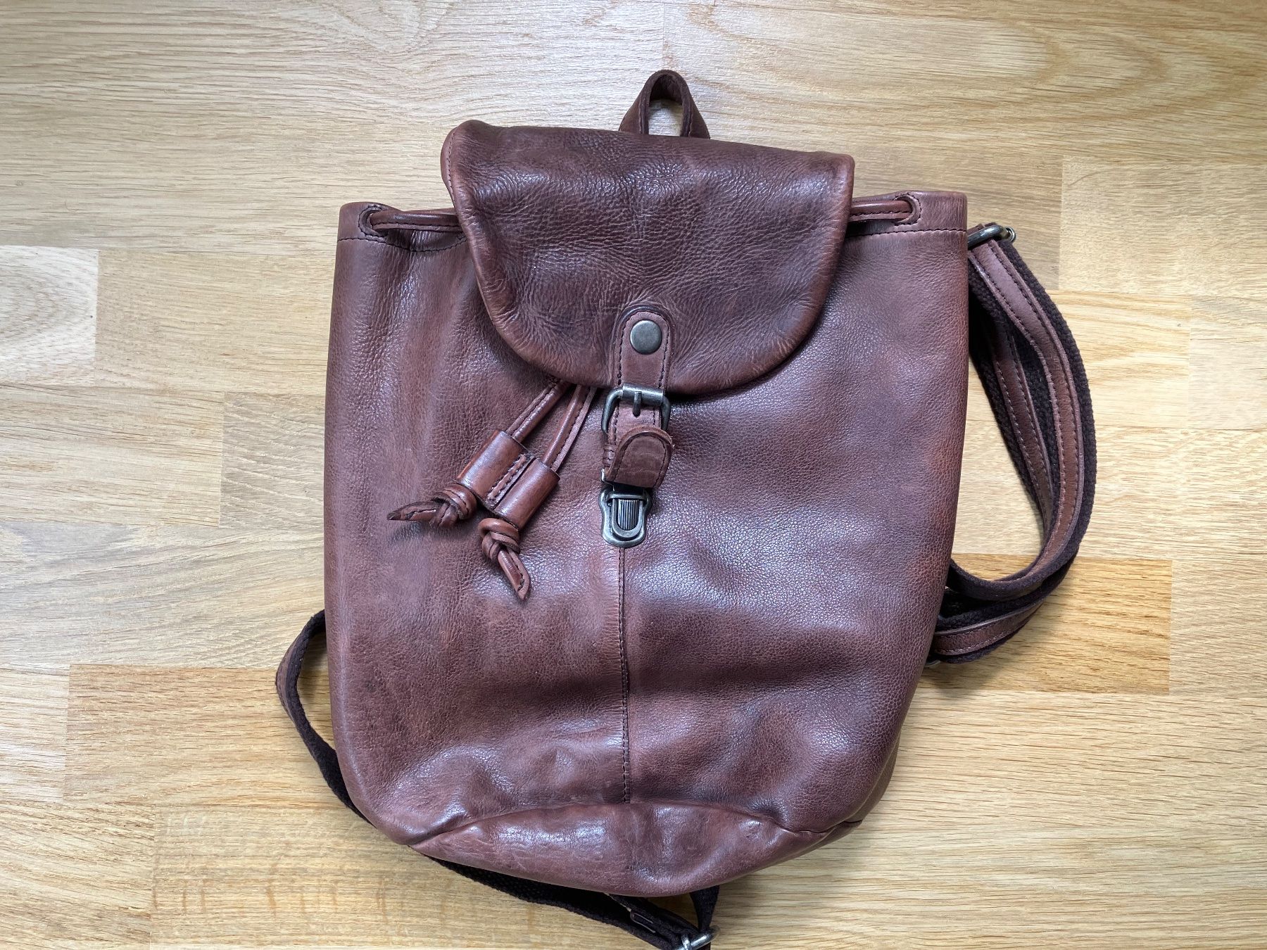 Zaini: Kleiner brauner Lederrucksack – Nuovo (secondo la descrizione) da Zürich venduto da Bergsonne04