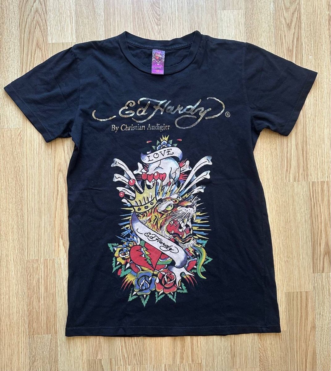 Ed Hardy T-shirt: Ed hardy T-shirt  – Usato da Pfäffikon ZH venduto da Nataliia.