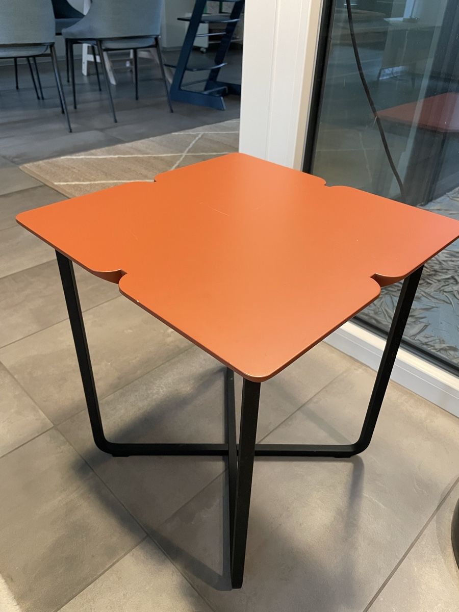 Tavoli: Table d’appoint en bois – Usato da Cressier NE venduto da davidneuch