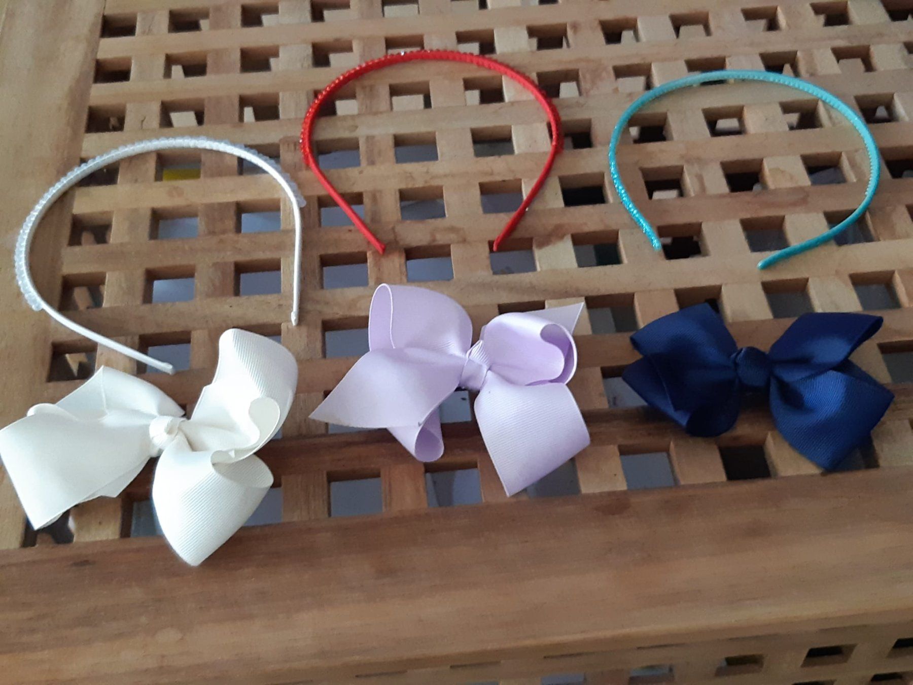 Haarschmuck: MÄDCHEN 3 STIRNBÄNDER+3 SCHLEIFE, NEUWERT 6STK – Neu (gemäss Beschreibung) aus Sachseln von volvoc70