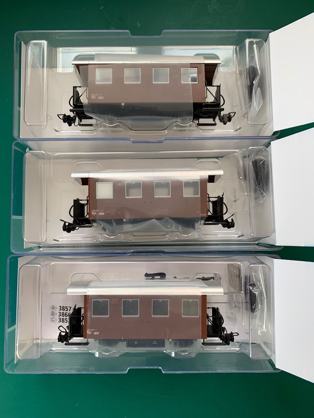 Roco Modellini di ferrovie: ROCO 34103 set de 3 voitures type Biho/s, HOe, ÖBB – Nuovo e nell'imballaggio originale da La Chaux-de-Fonds venduto da Aminos