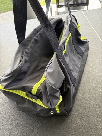 Sporttasche / Reisetasche – Top äusserlicher Zustand