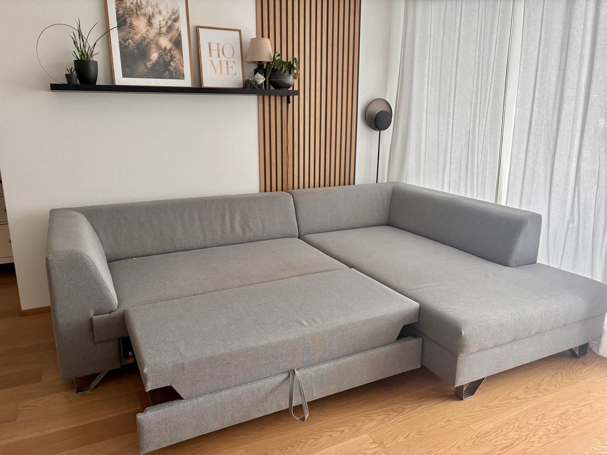 Sofas: Ecksofa/Couch Stoff grau mit Schlaffunktion & Bettkasten – Gebraucht aus Flums von kil_vb9m 1