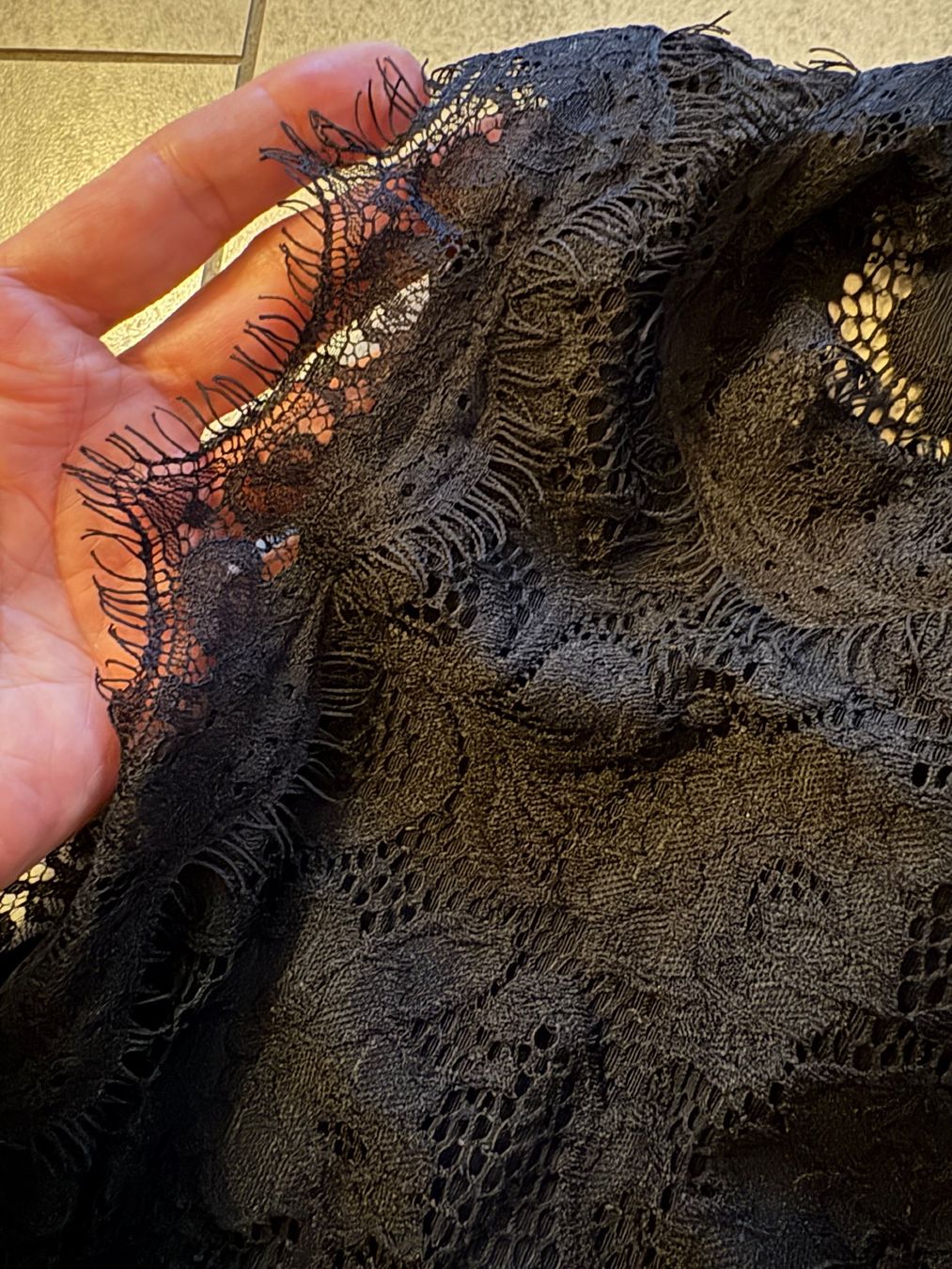 Vestiti: Wunderschönes, elegantes, Plissekleid mit Spitzen. XS/S – Usato da Malters venduto da Gisi80 3