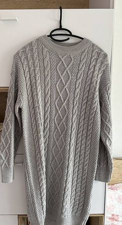 graues Winterkleid