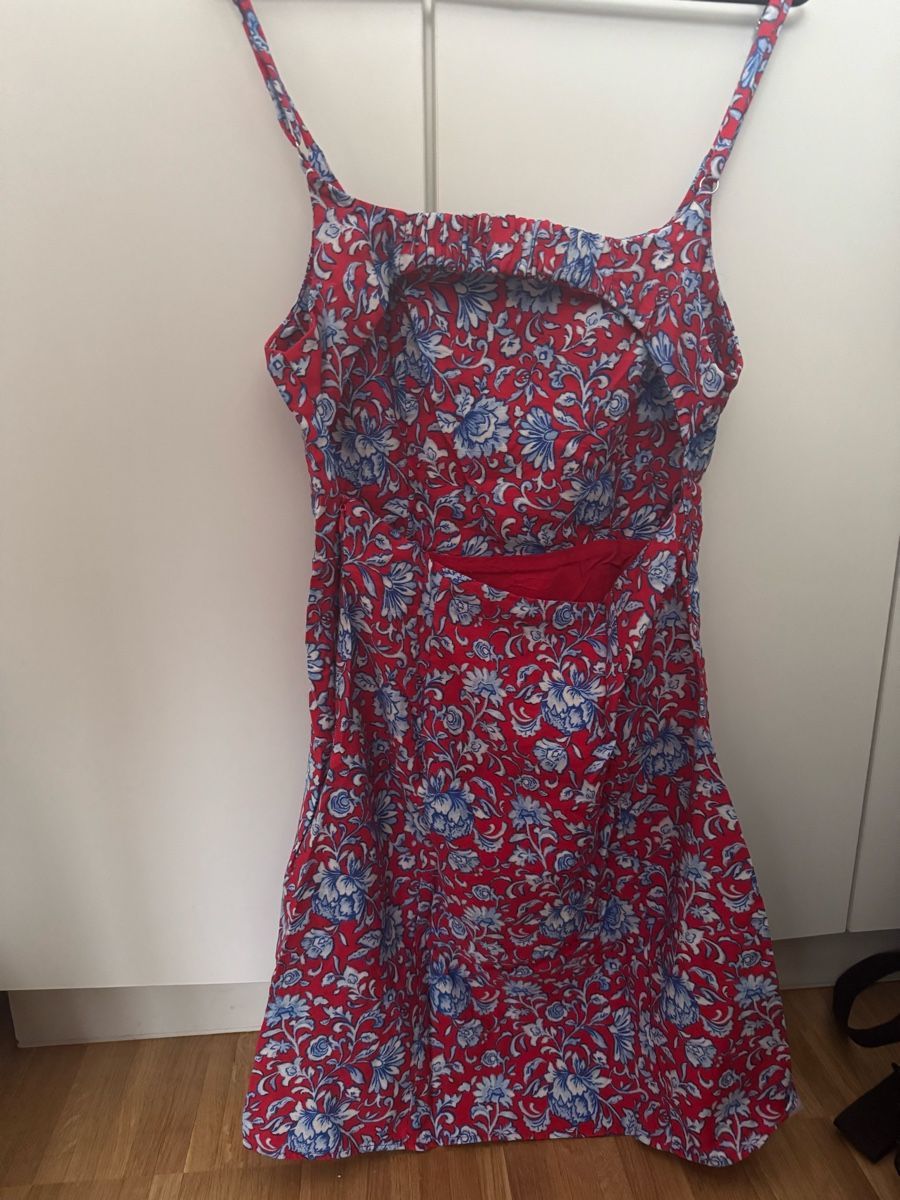 Mango Kleider: Robe mini Mango rouge à fleurs bleues – Neu (gemäss Beschreibung) aus Meyrin von mai_pl7s 1