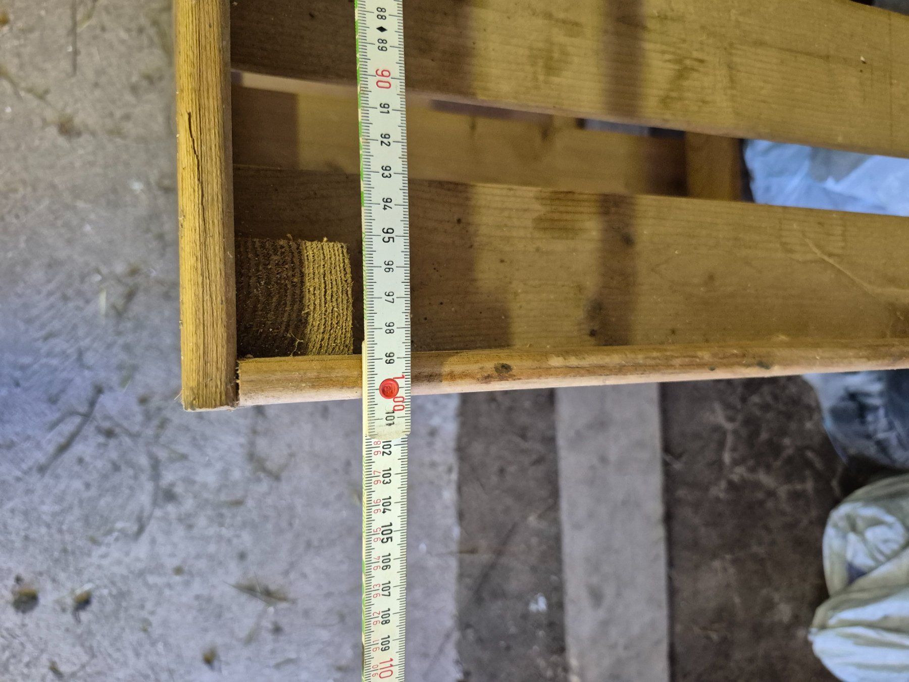 Articoli in legno: Hurde Nr.2 – Usato da Schönenberg ZH venduto da Split 3