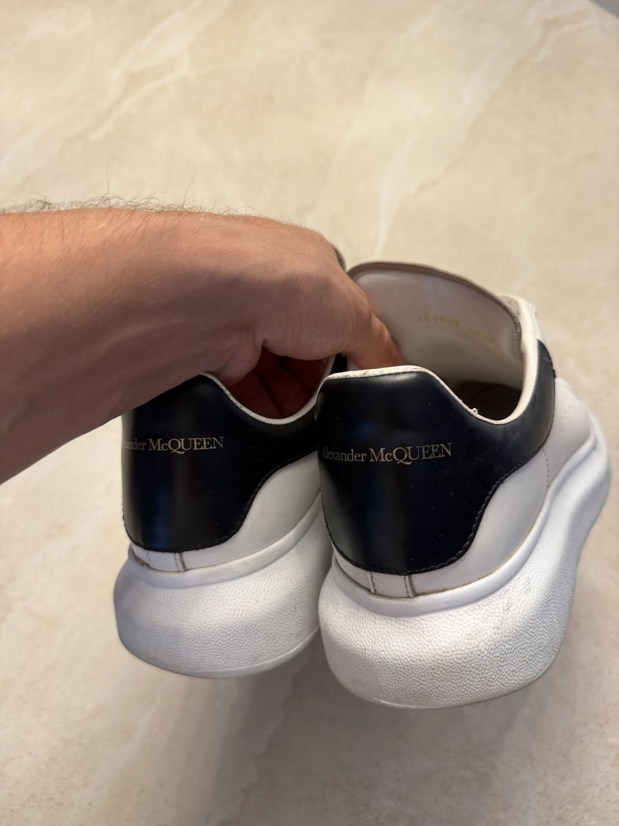 Alexander Mcqueen Scarpe da uomo: Alexander McQueen Sneaker weiss/schwarz Grösse 41.5 – Usato da Uster venduto da are_rts9