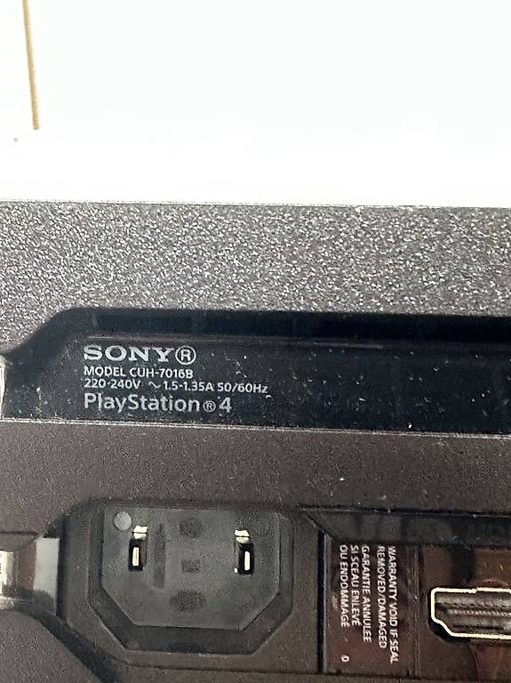 Sony Console: Sony PlayStation 4 Pro  1TB | 1 Controller | Komplett-Set – Usato da Bassersdorf venduto da Edd77 3