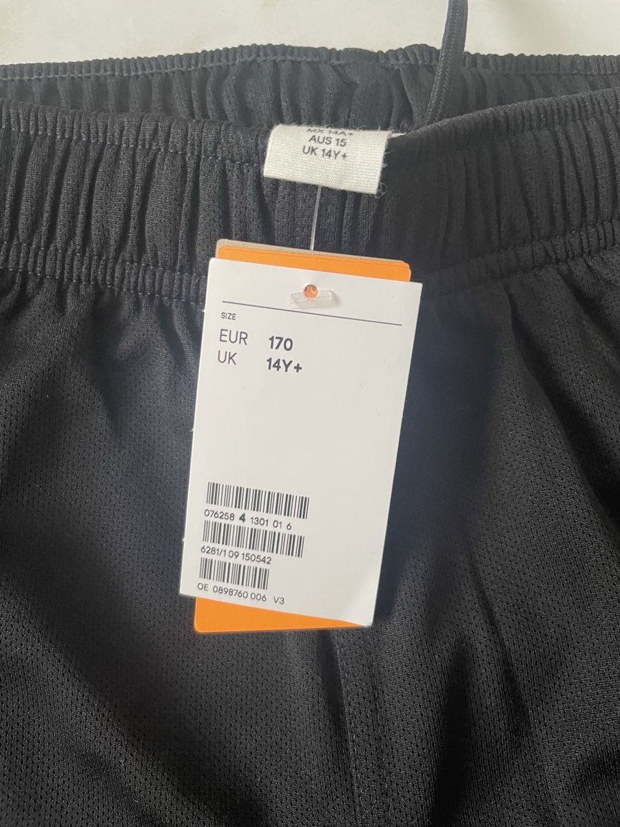 H&M Pantaloni: Trainerhose H&M – Nuovo e nell'imballaggio originale da Amriswil venduto da einkaufverkauf