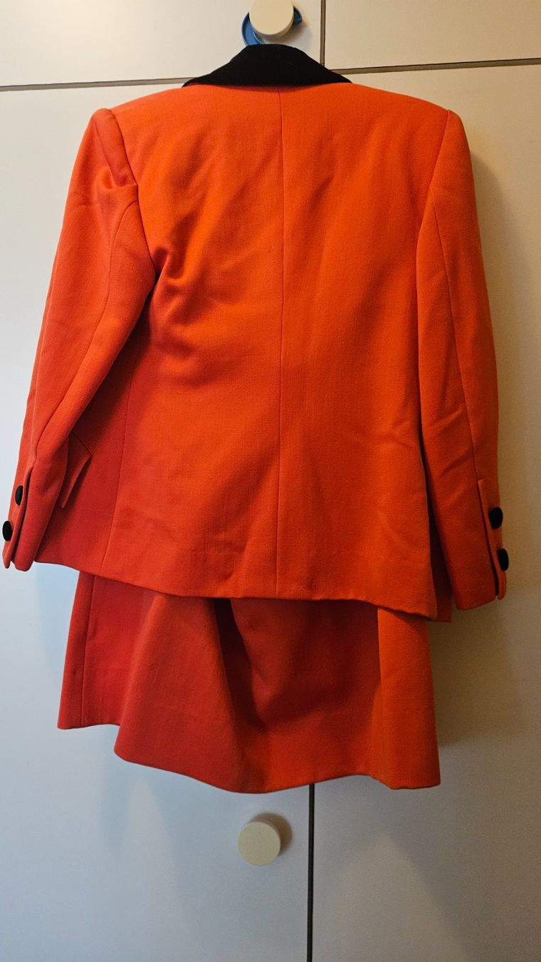 Lotti di vestiti: Completo donna 2 pezzi rosso-nero tg.L/XL – Usato da Melano venduto da H-Sara 1