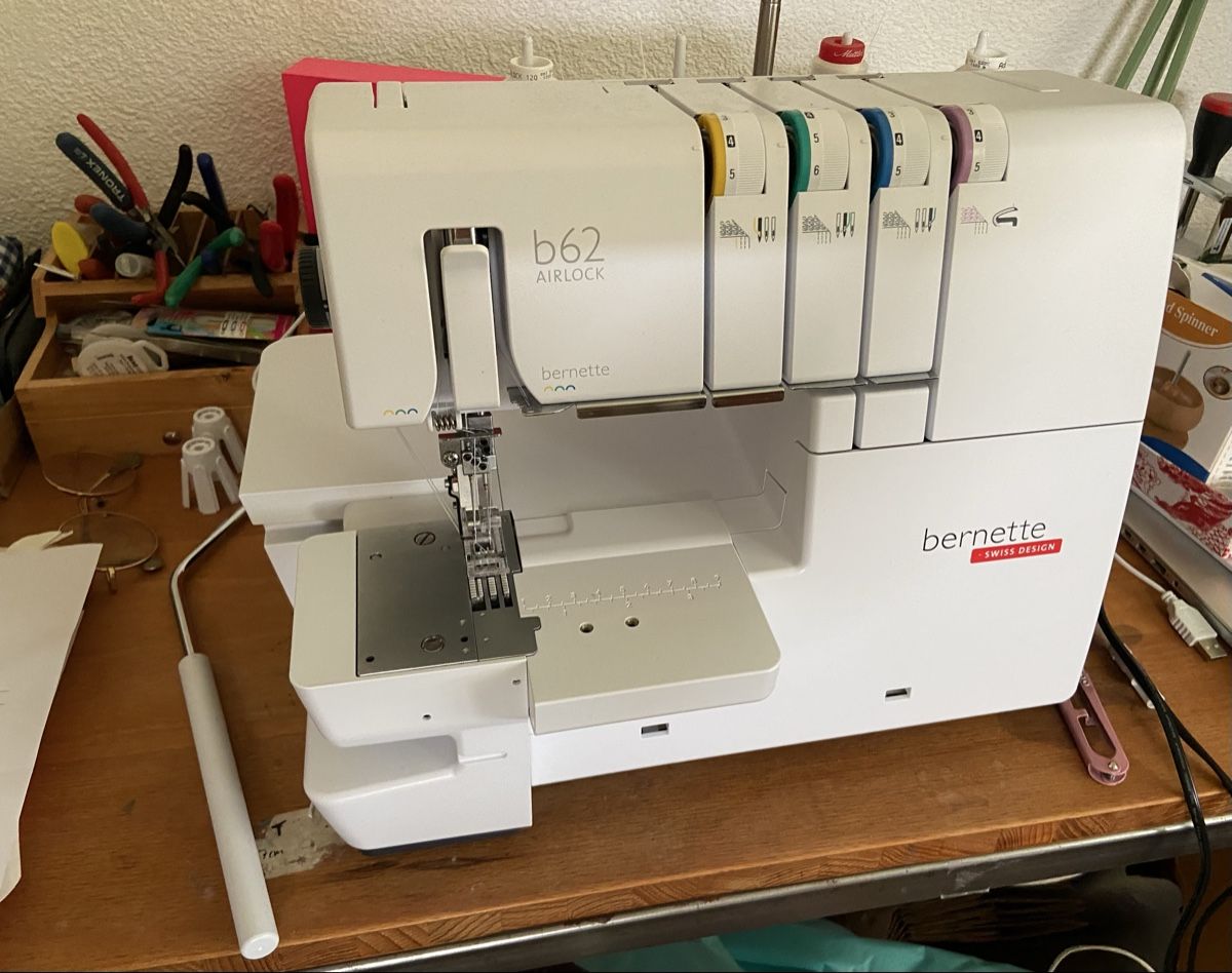 Bernina Nähmaschinen: Cover bernette 62 Lufteingefädelt – Gebraucht aus Fislisbach von withpaper