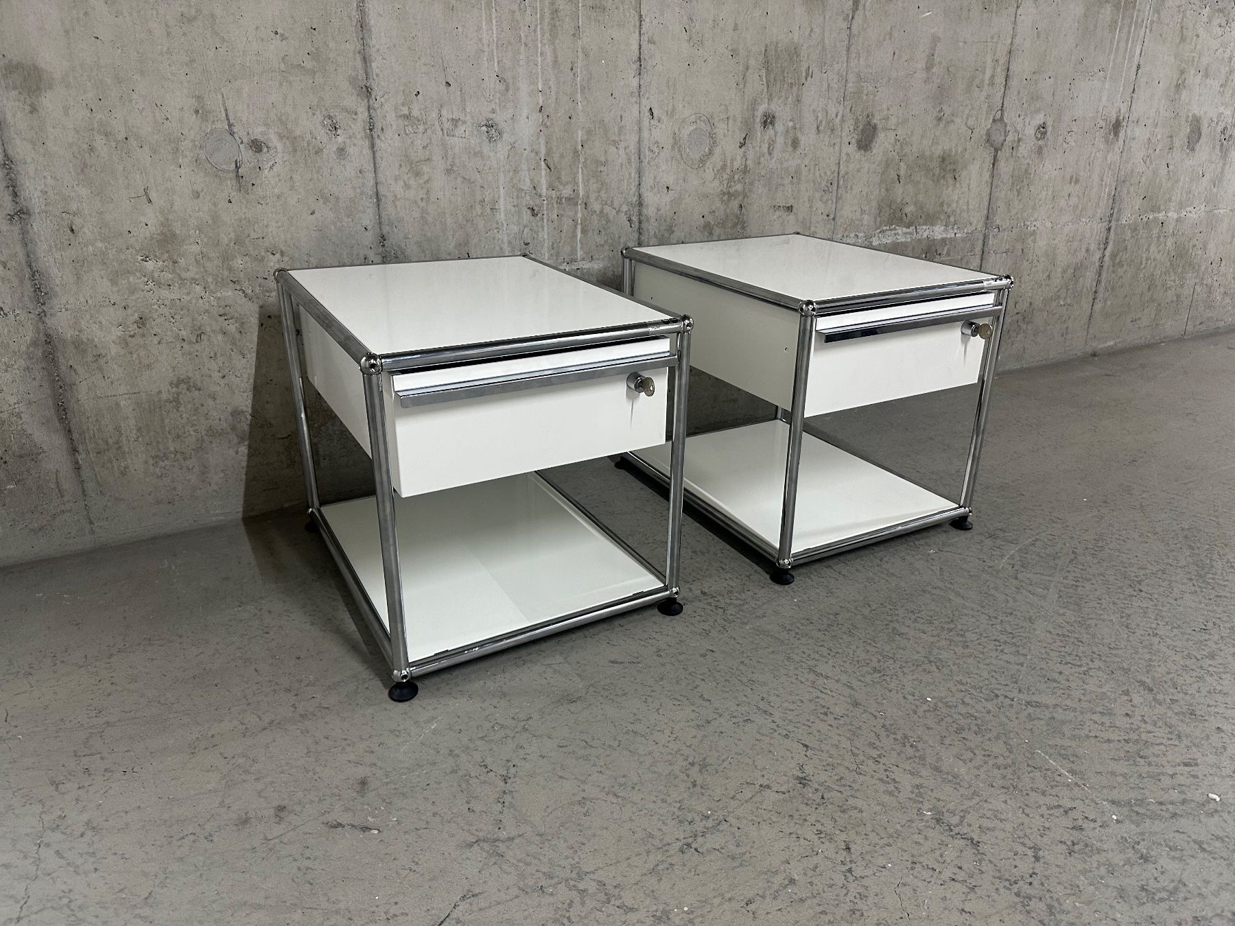 USM Comodini: Original 2 x USM Haller Nachttisch  in Weiss – Usato da Pfaffhausen venduto da only.lux 1