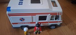 Playmobil Ambulanz mit Figuren guter Zustand