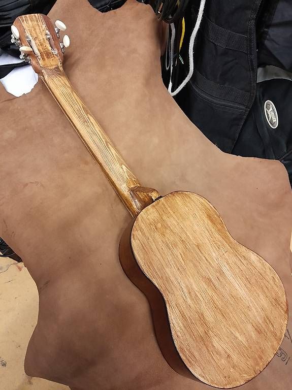 Instruments de musique: Cuatro Venezolano avec jack – D'occasion à Lausanne par EdwinBOSU 1