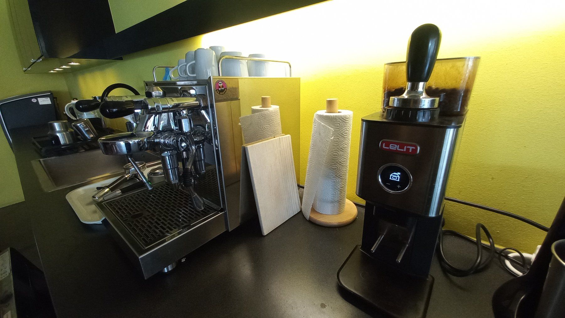 Kaffeemaschinen & Espressomaschinen: Profi Espressomaschine / Kaffeemühle / Milchschäumer – Gebraucht aus Zürich von ver_5cjl 3