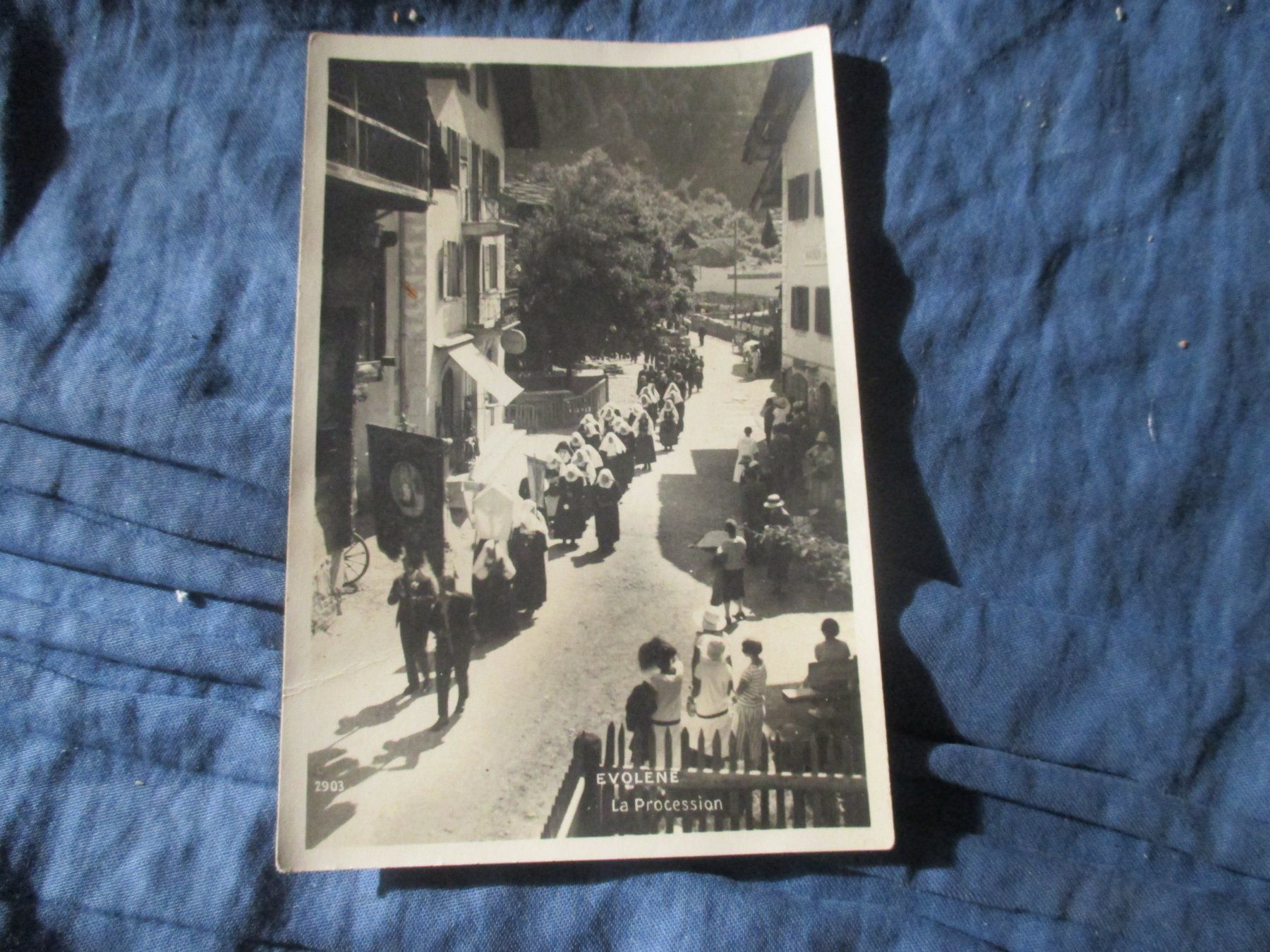 Ansichtskarten: Evolène : La Procession – Gebraucht aus Colombier NE von nene288