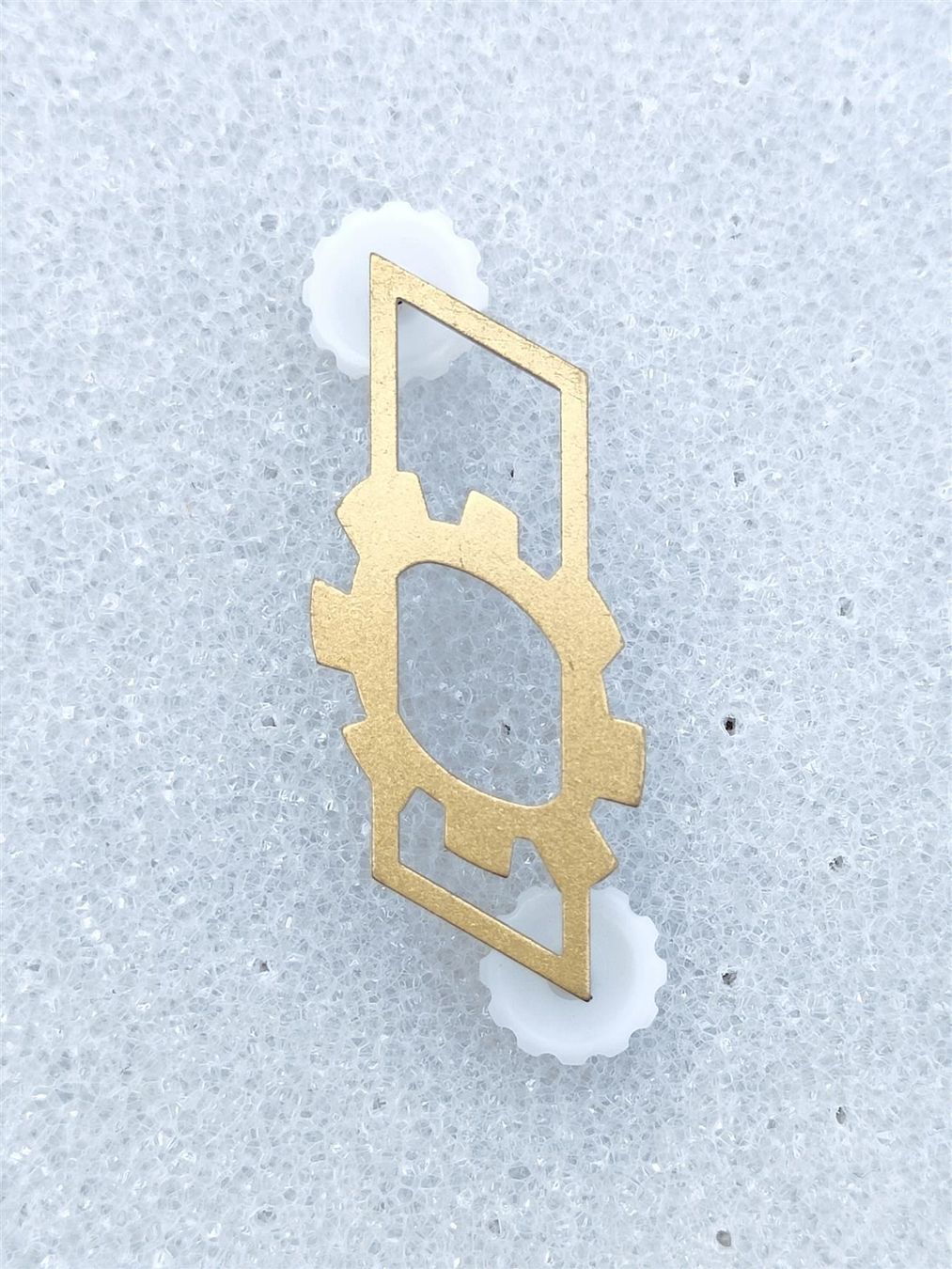 Plaketten & Abzeichen: Metallabzeichen Materialsoldat V2 – Gebraucht aus Bauma von SwissMilitaria