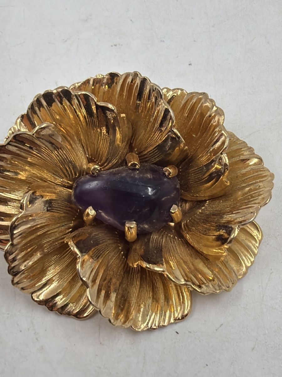Broschen & Nadeln: Brosche Grosse Blumen Design goldfarben mit Amethyst – Gebraucht aus Sirnach von Fkobi 1