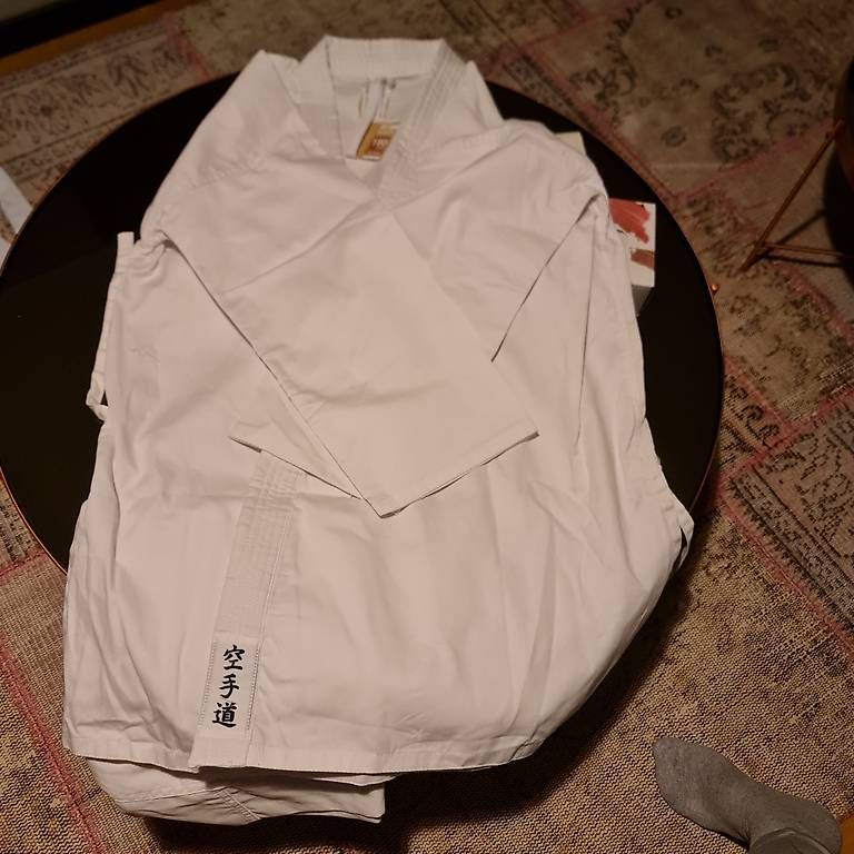 Kimono: Ungebrauchtes Karate Gi 180cm – Usato da Zürich venduto da Schwame