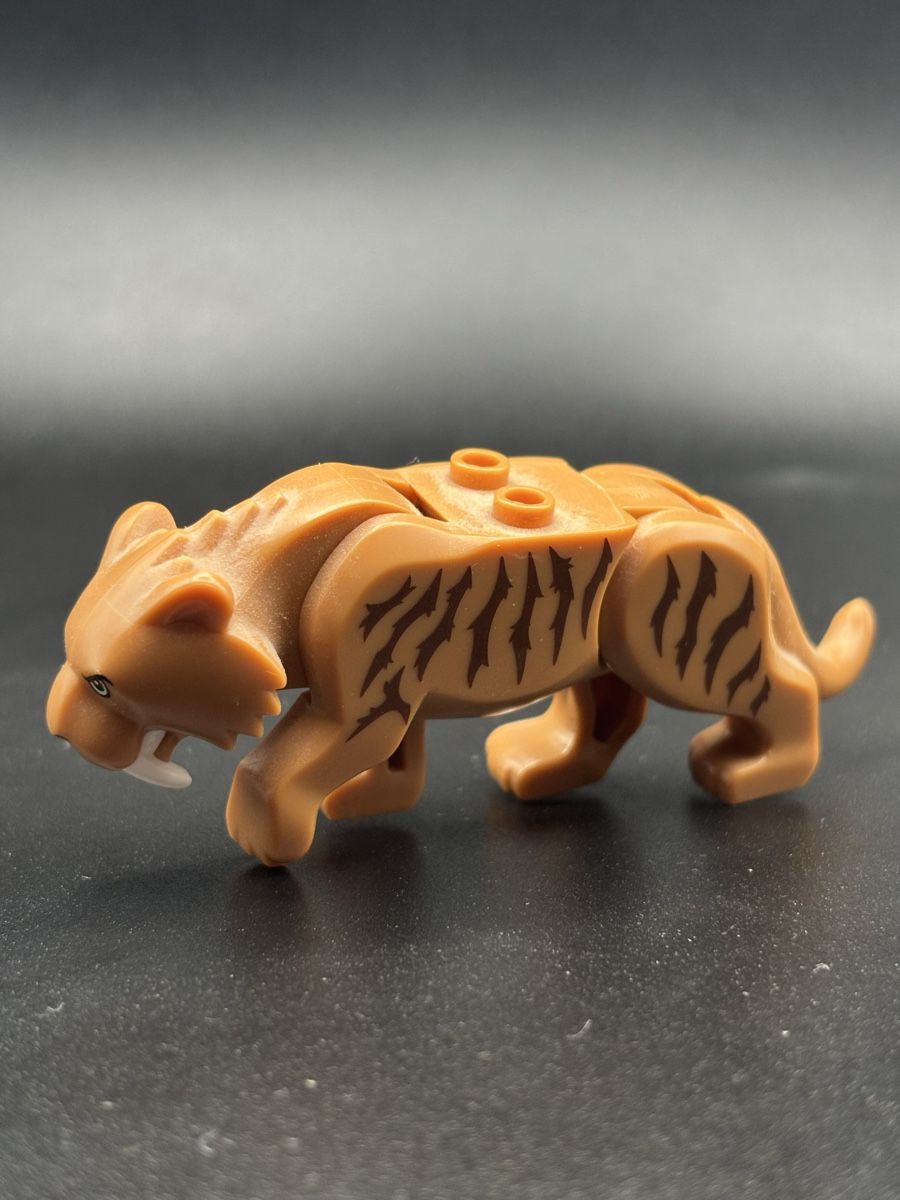 Lego Spielzeuge: Lego Säbelzahntiger Figur – Gebraucht aus Winterthur von Diwolf 1
