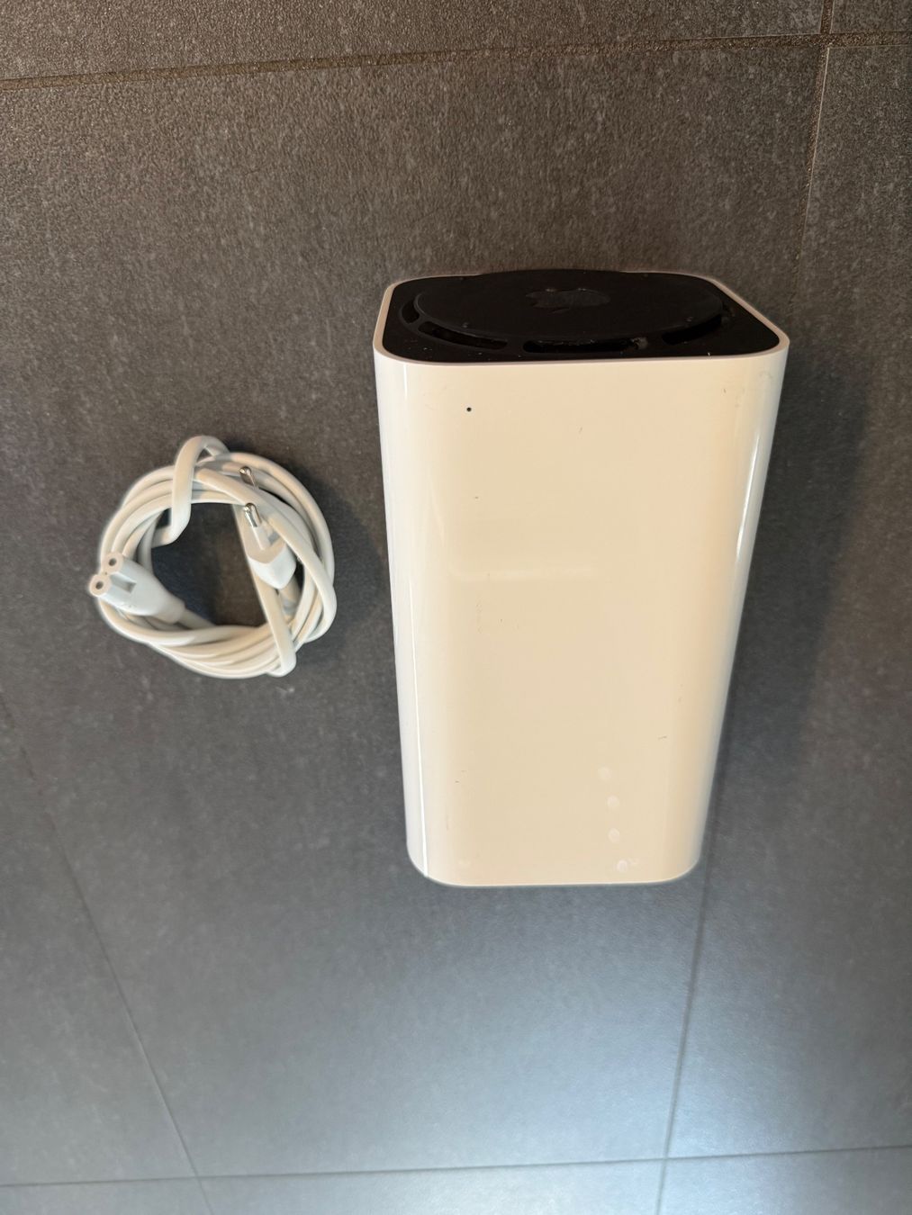 Apple Dischi rigidi: Apple Airport Time Capsule A1470 2TB – Usato da Pomy venduto da Vonvals