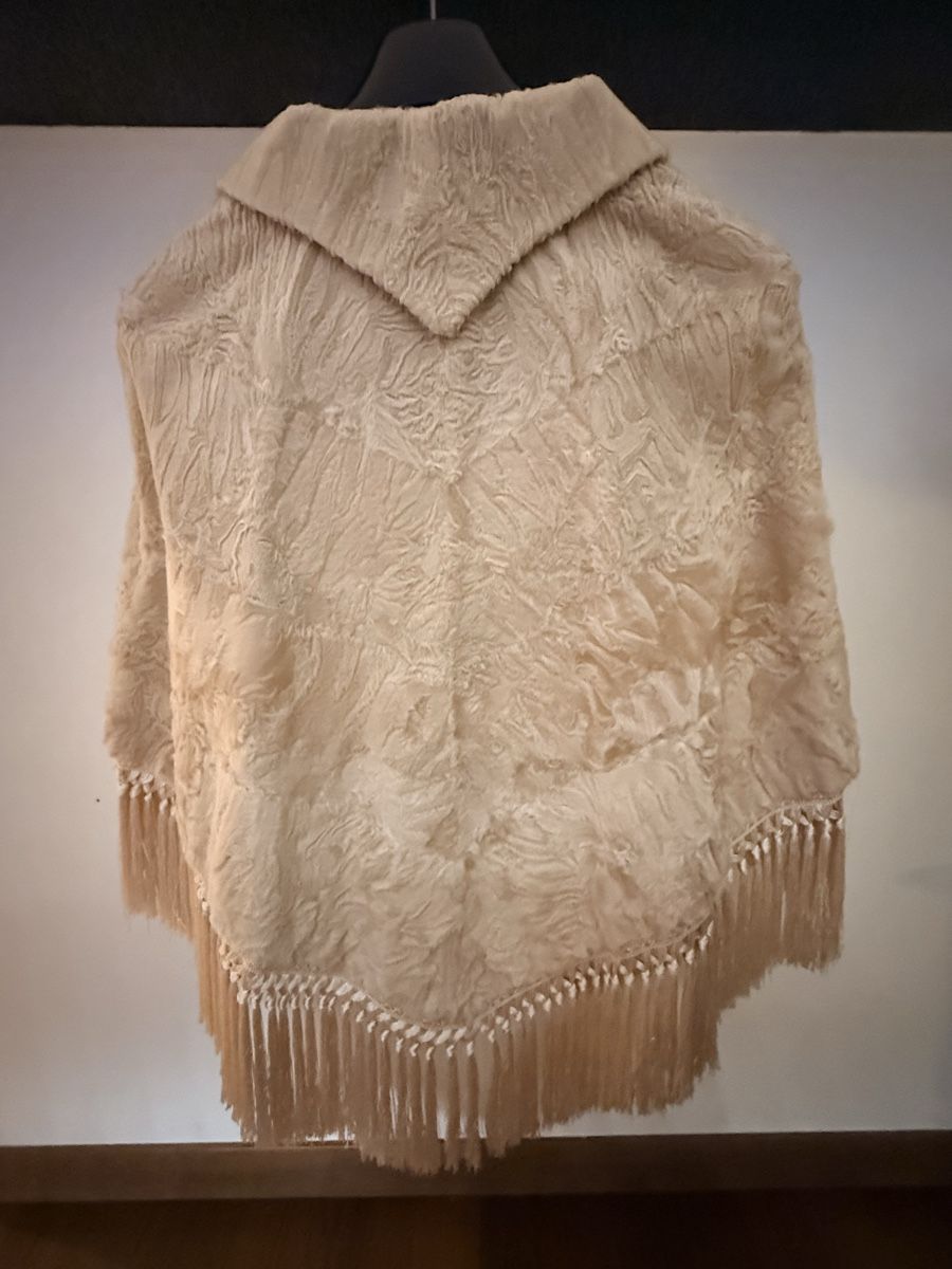 Sonstige Damenmode: Cape Balogi fourrure avec franges – Neu (gemäss Beschreibung) aus Montreux von kingfisherbeach 3