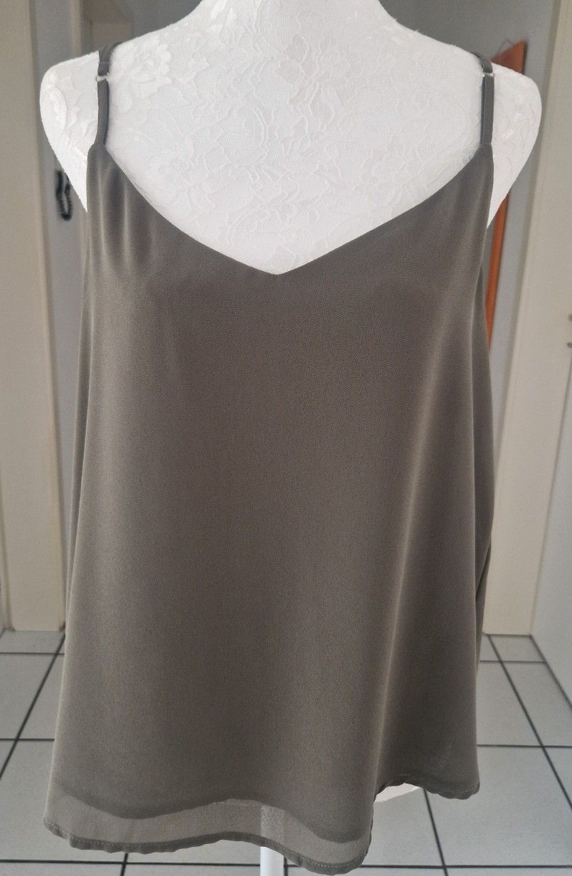 Only Kleiderpakete: LOT 2 PIÈCES DÉBARDEUR  – Gebraucht aus Camorino von JPHANDMADE1 2
