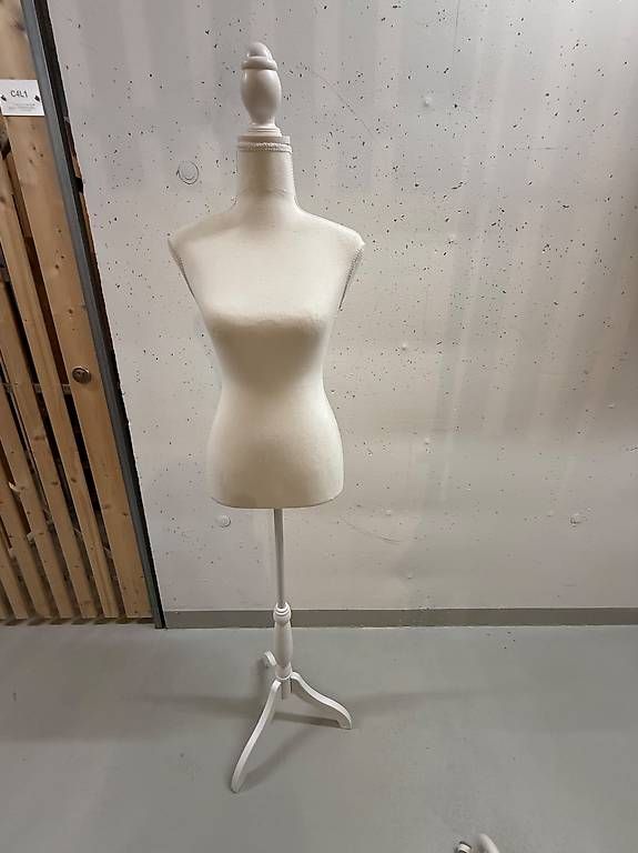Equipement de magasin & Foires: Schneiderpuppe Mannequin weiss – D'occasion à Arbon par Mell73