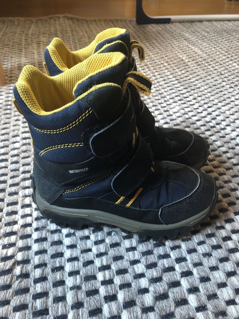 Geox Schuhe für Jungen: Geox Winterstiefel Gr. 28 – Gebraucht aus Adligenswil von Jung83 1