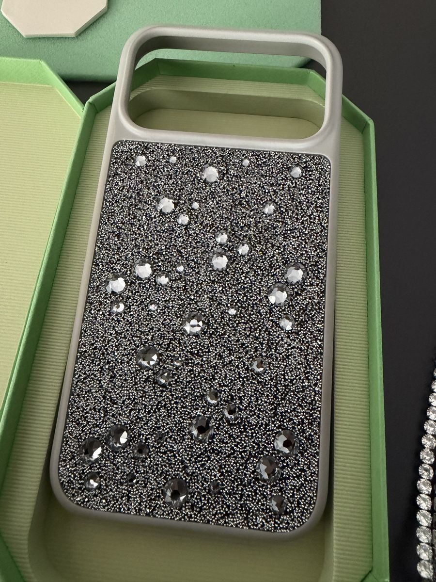 Swarovski Cover & Protezioni schermo: Swarovski iPhone 17 Pro Max Case Glitter with 2 Straps – Usato da Therwil venduto da as_good_as_new 3