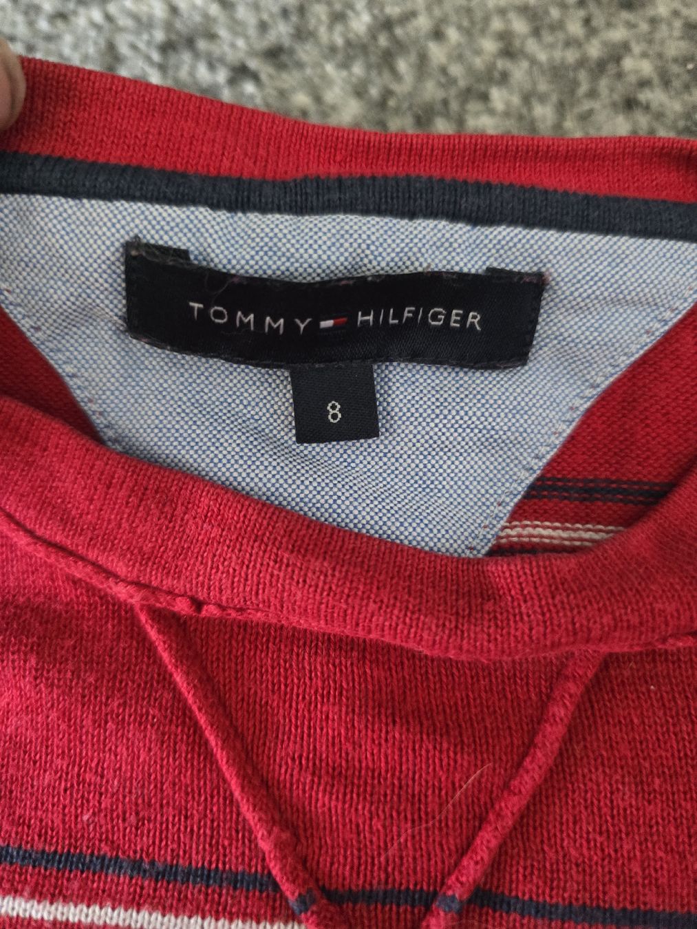 Tommy Hilfiger Maglioni & Felpe: Pullover Tommy Hilfiger rot gestreift Grösse 8 (122-128) – Usato da Unterentfelden venduto da Panda-87 1