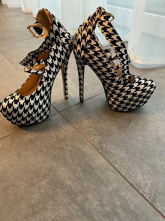 Scarpe da donna: Coole Heels Grösse 37 – Usato da Erlinsbach SO venduto da Adica