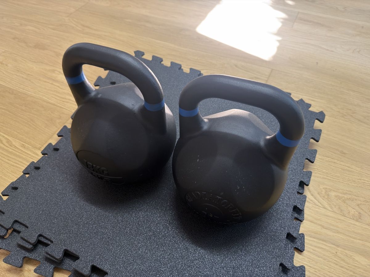 Hanteln & Gewichte: Gladiatorfit Competition Kettlebell 2x12Kg – Gebraucht aus Effretikon von Happy0Feet 2