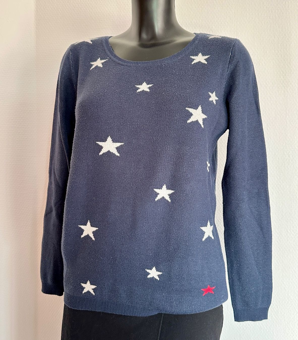 Pullover & Sweatshirts: Gr 38 Sternen Pullover marine – Gebraucht aus Rickenbach b. Wil von sunneschii_