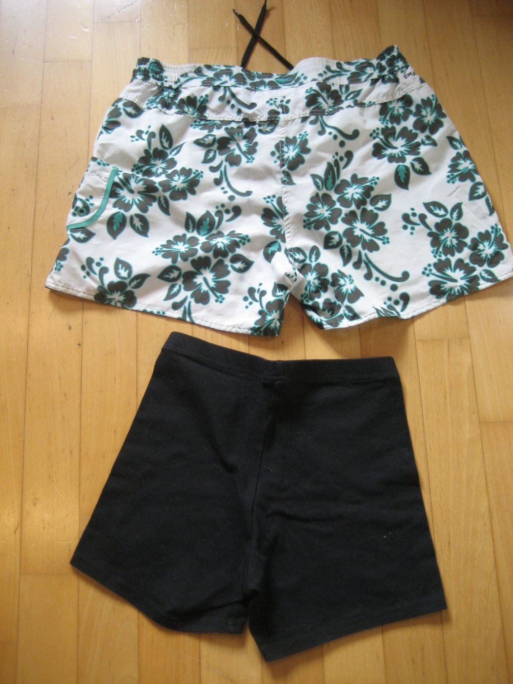 Erima Pantaloni: Shorts PULP und Erima – Usato da Unterengstringen venduto da Olifant4 1