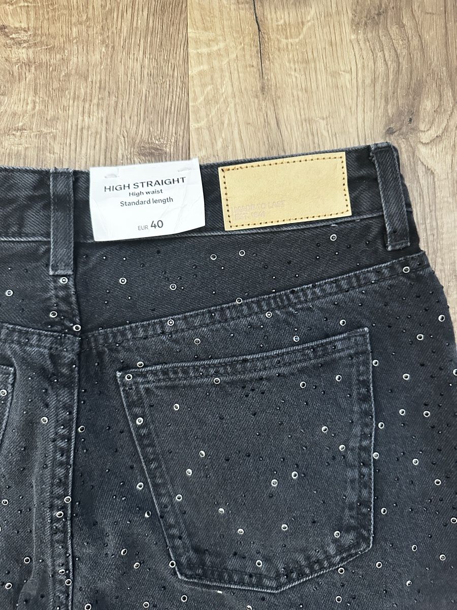 C&A Jeans: Straight Jeans mit Strasssteinen Neu – Neu (gemäss Beschreibung) aus Visp von inf_7cg2 1