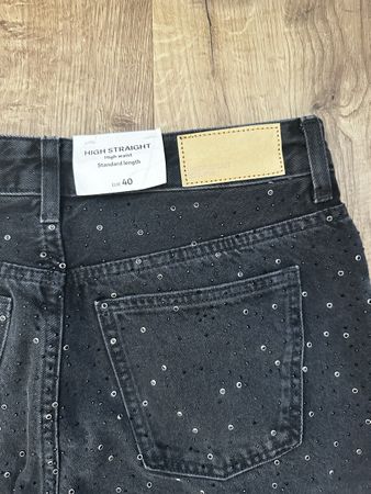 Straight Jeans mit Strasssteinen Neu